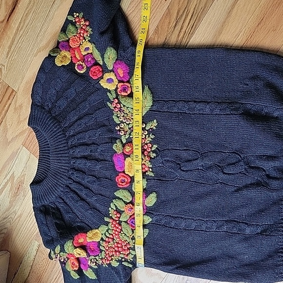 Seprate Issue Vintage Black Cableknit Sweater with Spring Flowers - Picture 7 of 9